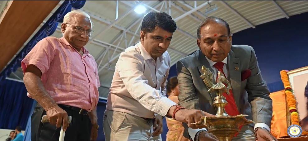 Teachers Day celebrated by the students in the Mahavidyalaya camous 